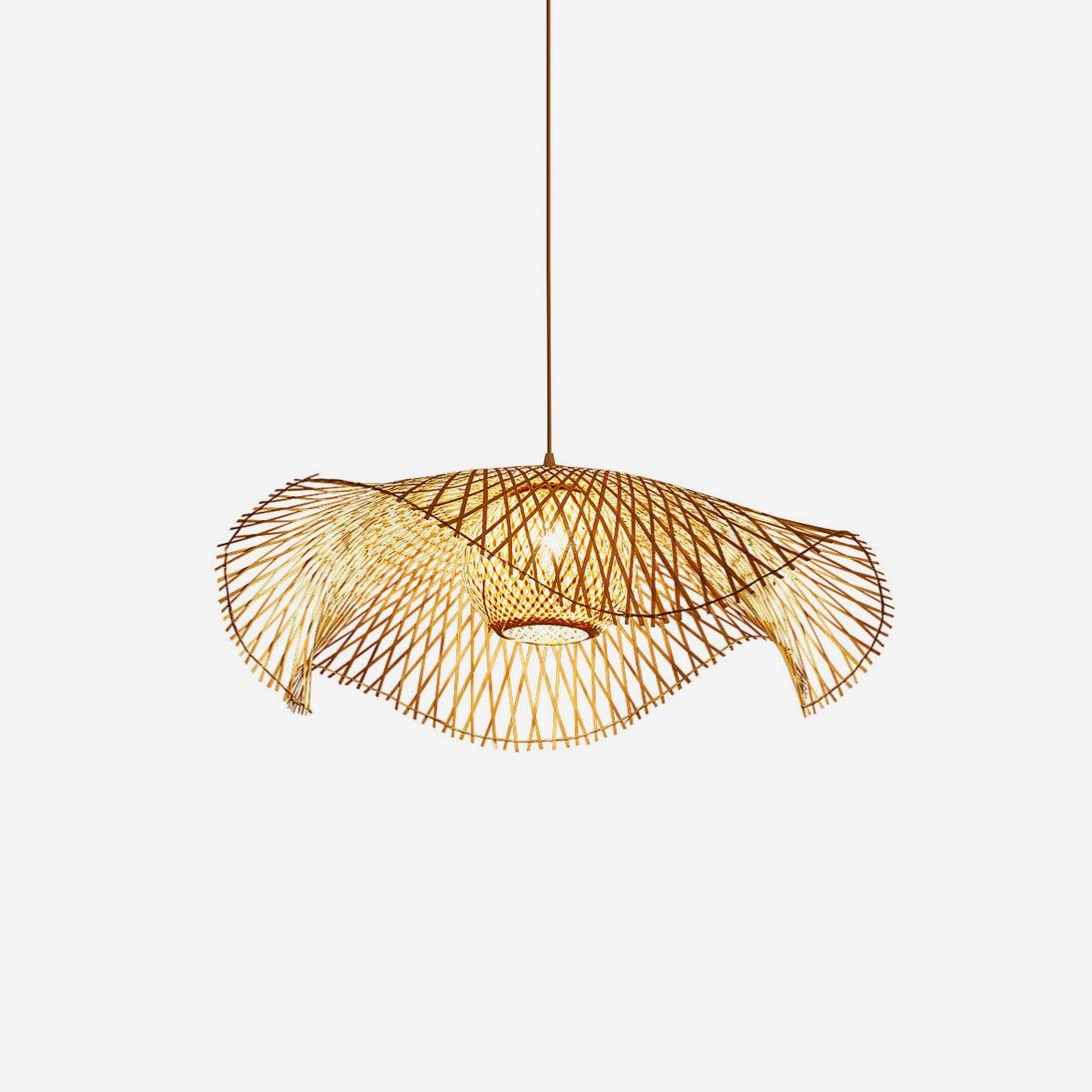 Lámpara colgante P004 de bambú macizo con forma de hoja de loto, pantalla de bambú natural y cable para colgar.