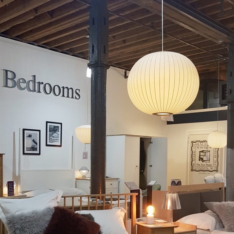 Lampa wisząca Bubble we wnętrzu sypialni lub salonu