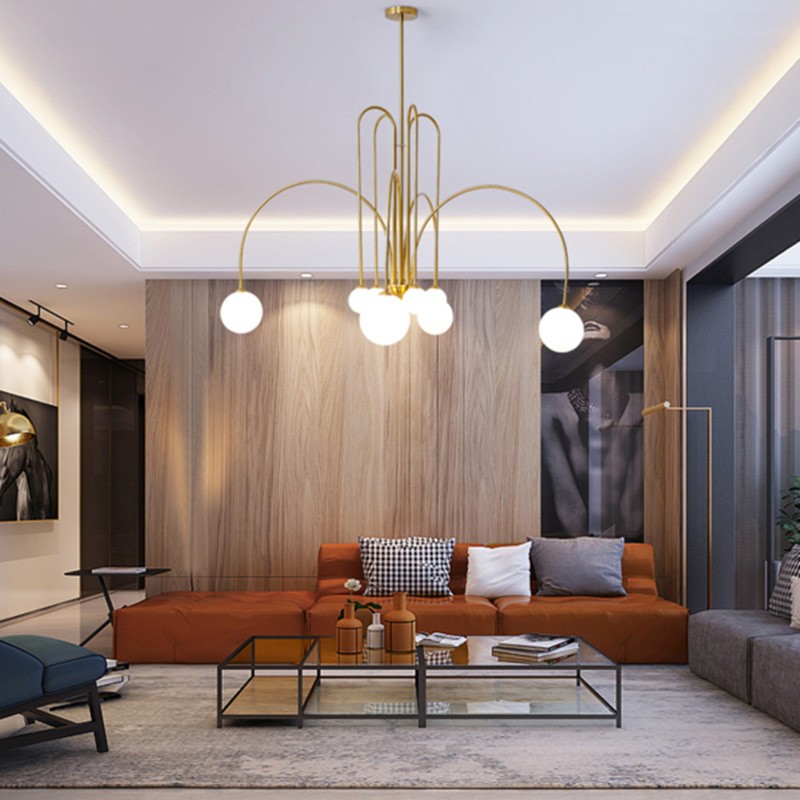 Mosiężna lampa wisząca Gran Finale w salonie