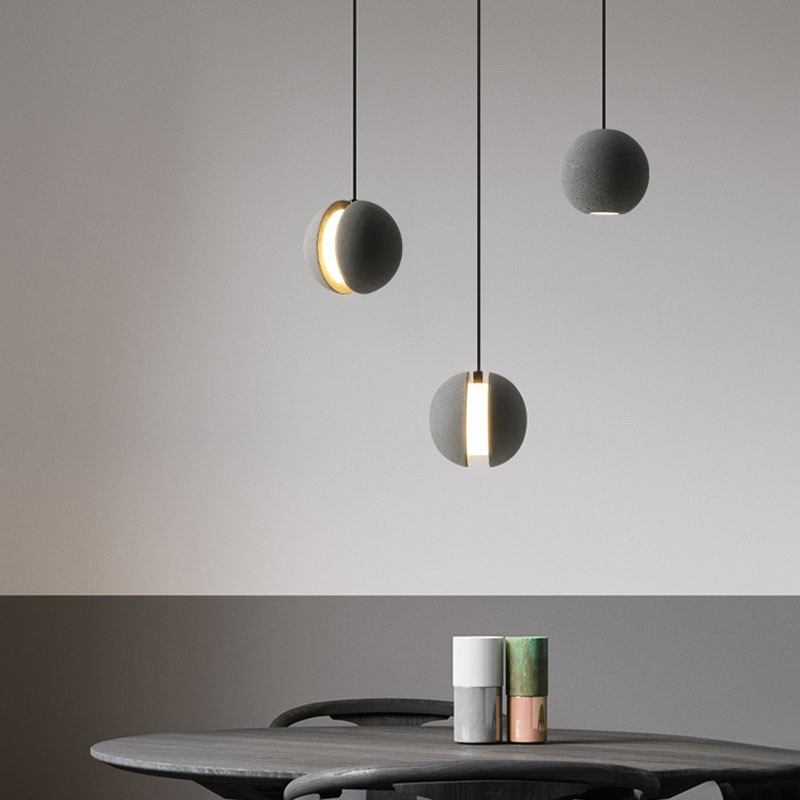 Lampy wiszące MARS nad minimalistycznym blatem