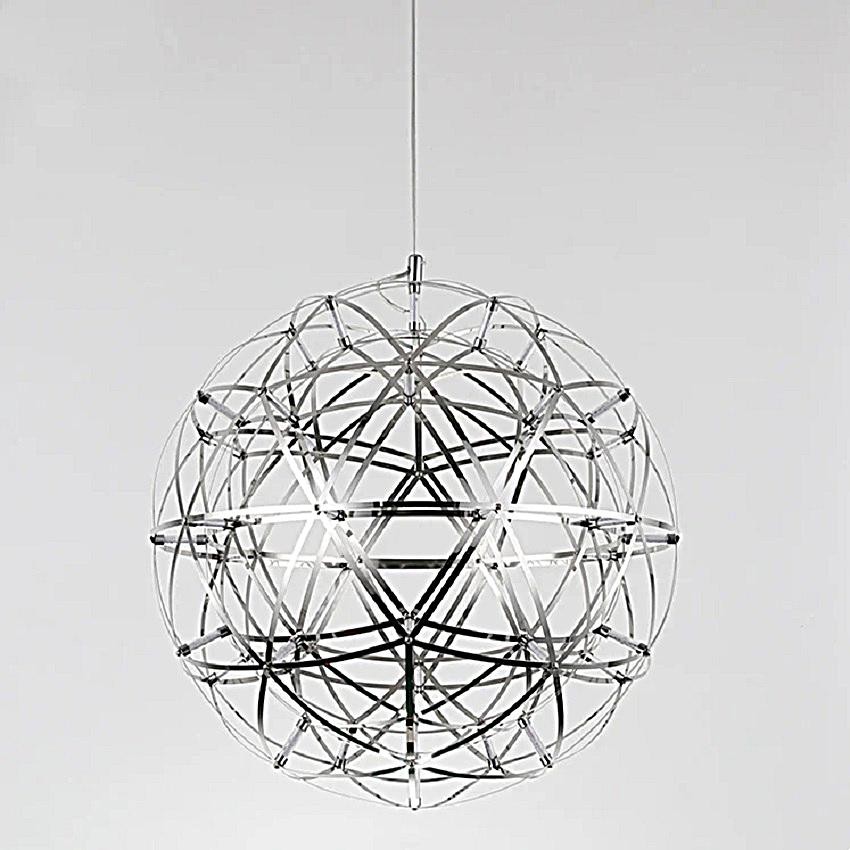 Lampada a sospensione singola a forma di sfera pirotecnica, spenta, su sfondo neutro.