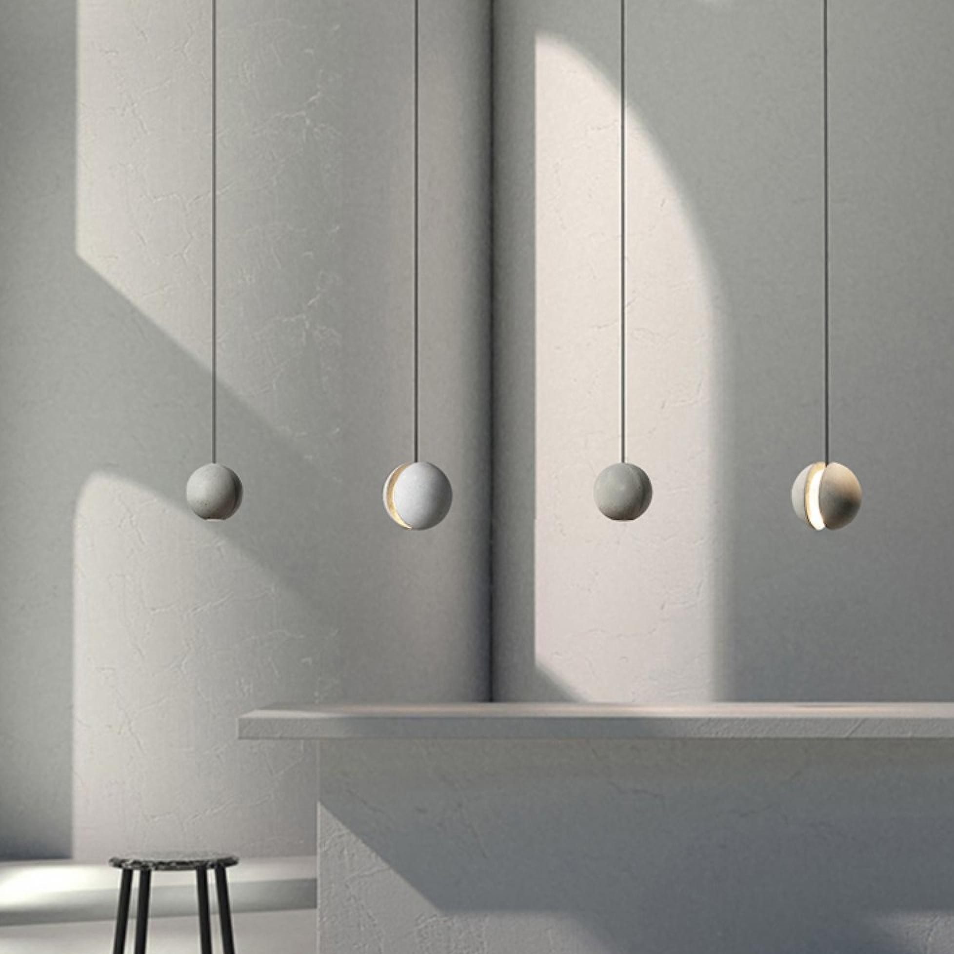 Wiele betonowych lamp wiszących MARS w jasnym pomieszczeniu