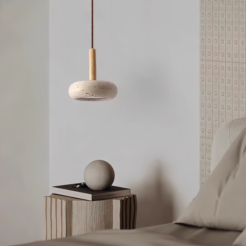 Hänglampa i minimalistiskt sidobord i sovrummet