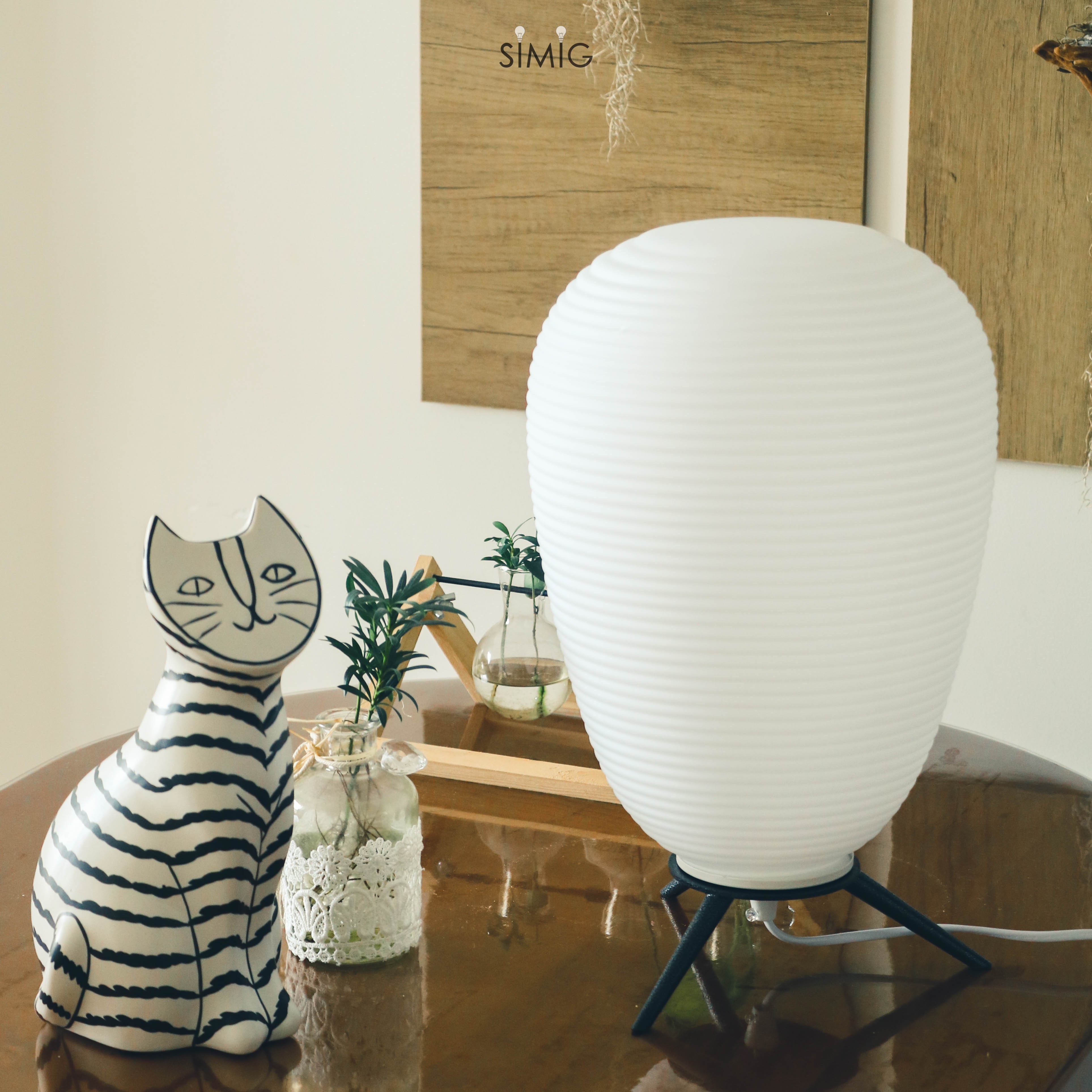 Lampada da tavolo con decorazioni, prodotto sul lato destro