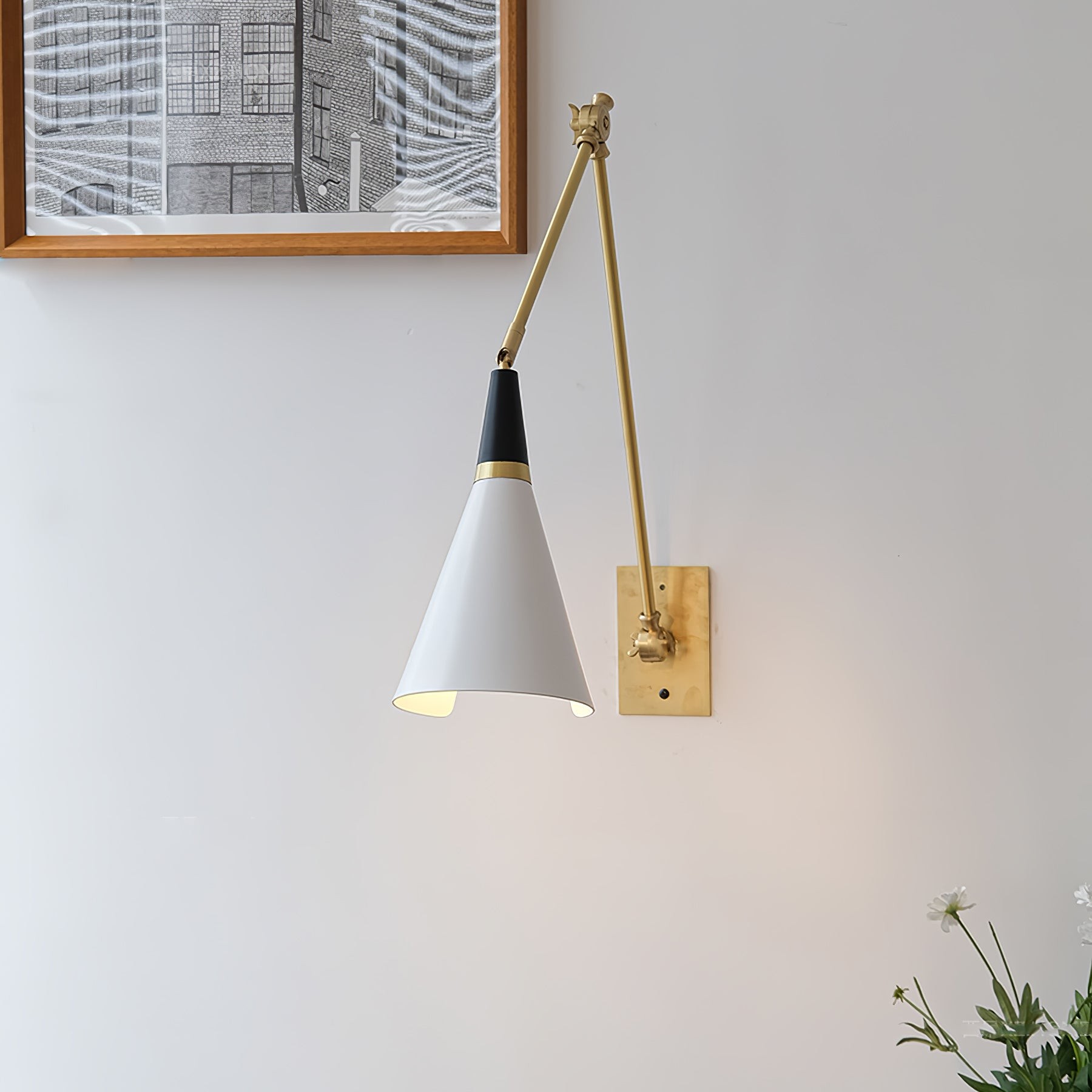 Lampada da parete installata in un ambiente interno.