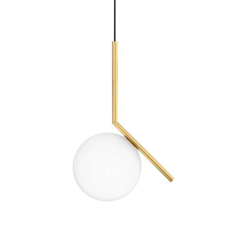 Lampa wisząca ze szklaną kulą z mosiężnym wykończeniem pełny widok produktu