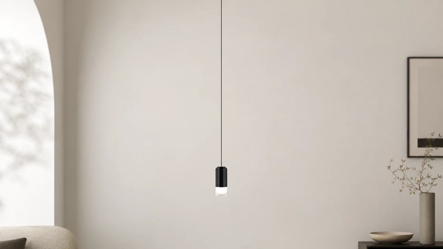 Przemysłowa czarna lampa wisząca LED Wireflow o swobodnym kształcie w pomieszczeniu